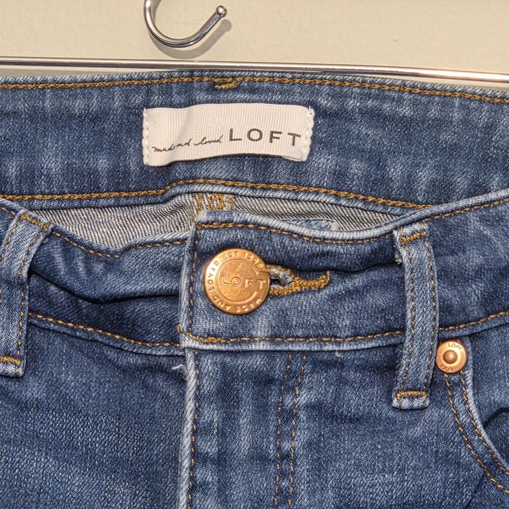 LOFT Skinny Slim High Rise Blue Medium Wash Distressed 5-Pocket Denim Women 29P - Picture 2 of 9